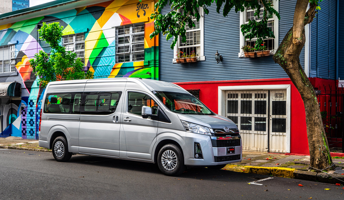 Toyota Hiace foto 1