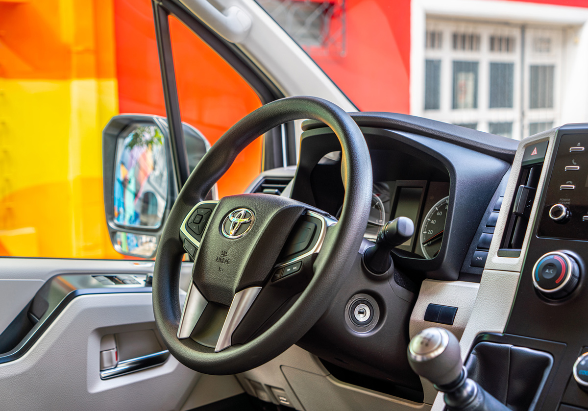 Toyota Hiace foto 2